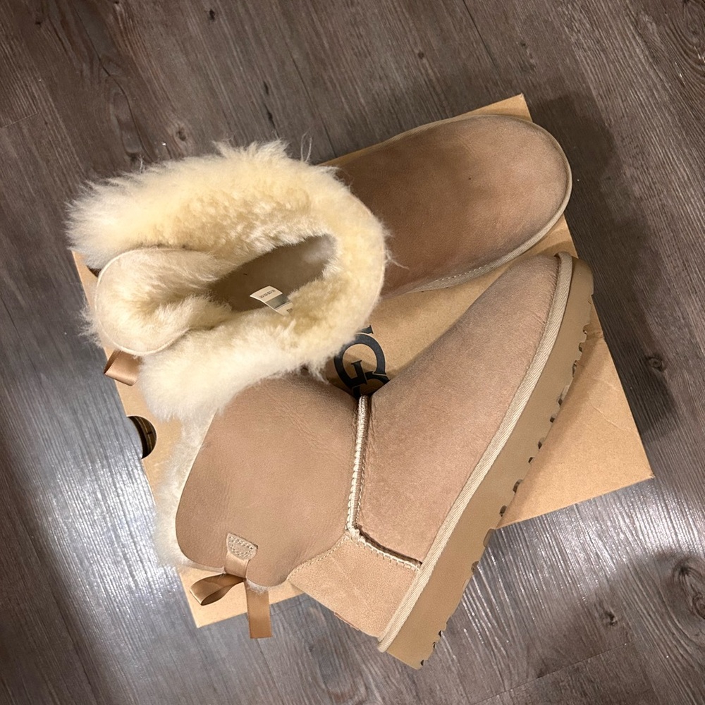 UGG Mini Bailey bow ll